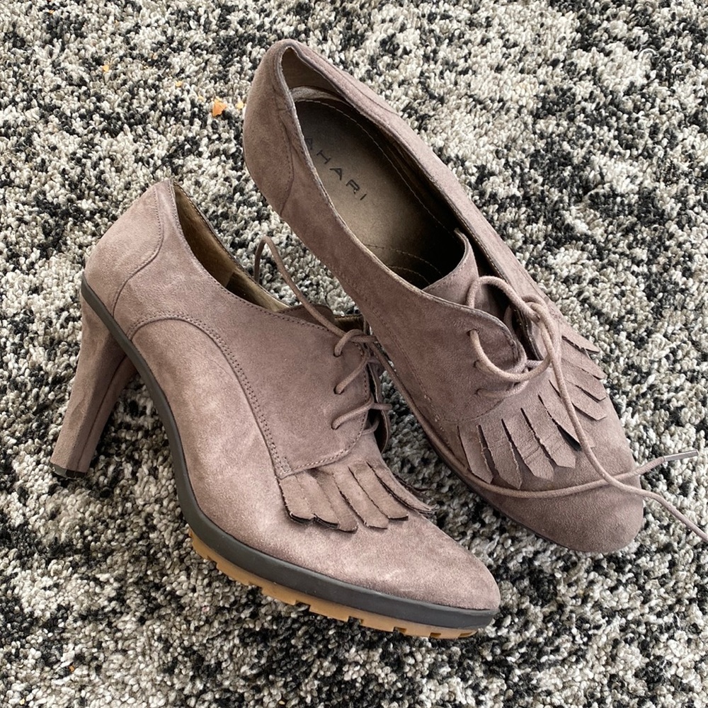 Tahari bootie heels size 8